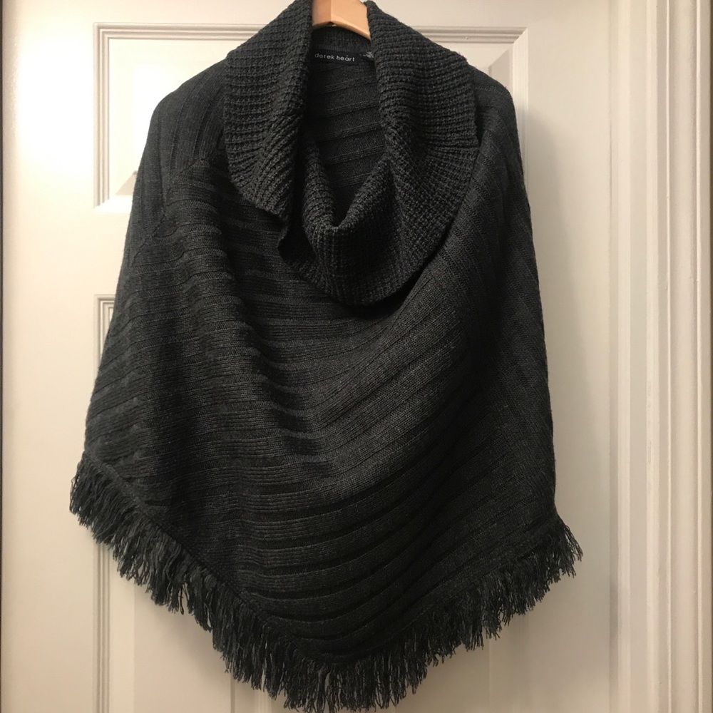 Derek Heart Poncho - Gray - Size Medium